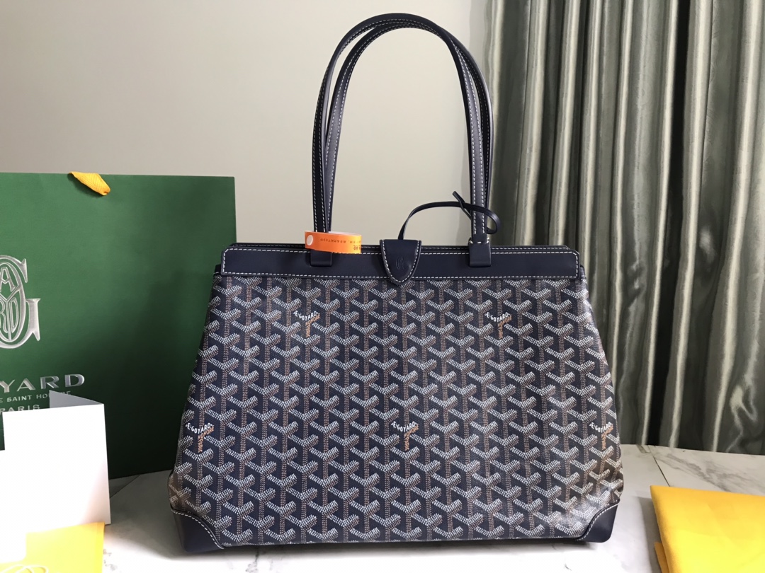 Bellechasse Biaude PM Tote Bag In Navy